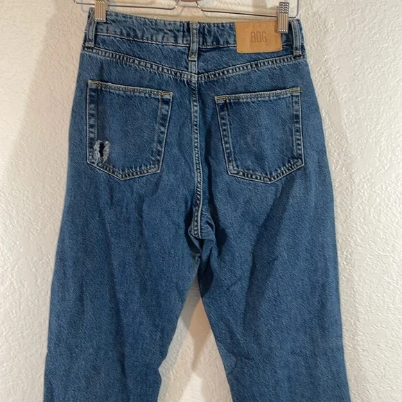 BDG Mom High Rise Distressed Denim Jeans Size 26 - Picture 6 of 9